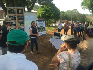 Dia de Campo na propriedade. Na ocasião, outros agricultores conheceram a casa, o pasto e a horta da família Deohn
