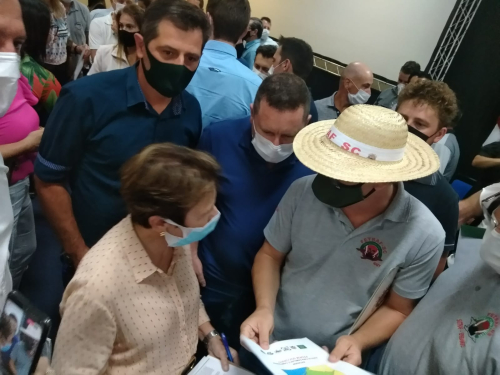 Representantes Fetrafs entregam pauta à ministra Tereza Cristina