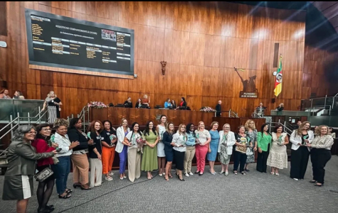 Cleonice Back recebe o Troféu Mulher Cidadã 2025 em reconhecimento à sua trajetória na agricultura familiar