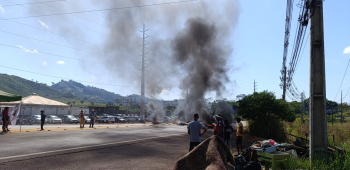 Agricultores e Agricultoras Familiares Realizam Protesto na PA 275 Durante Visita de Jair Bolsonaro em Parauapebas - PA