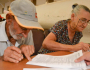 Famílias de São Simão assinam primeiros contratos de habitação Rural
